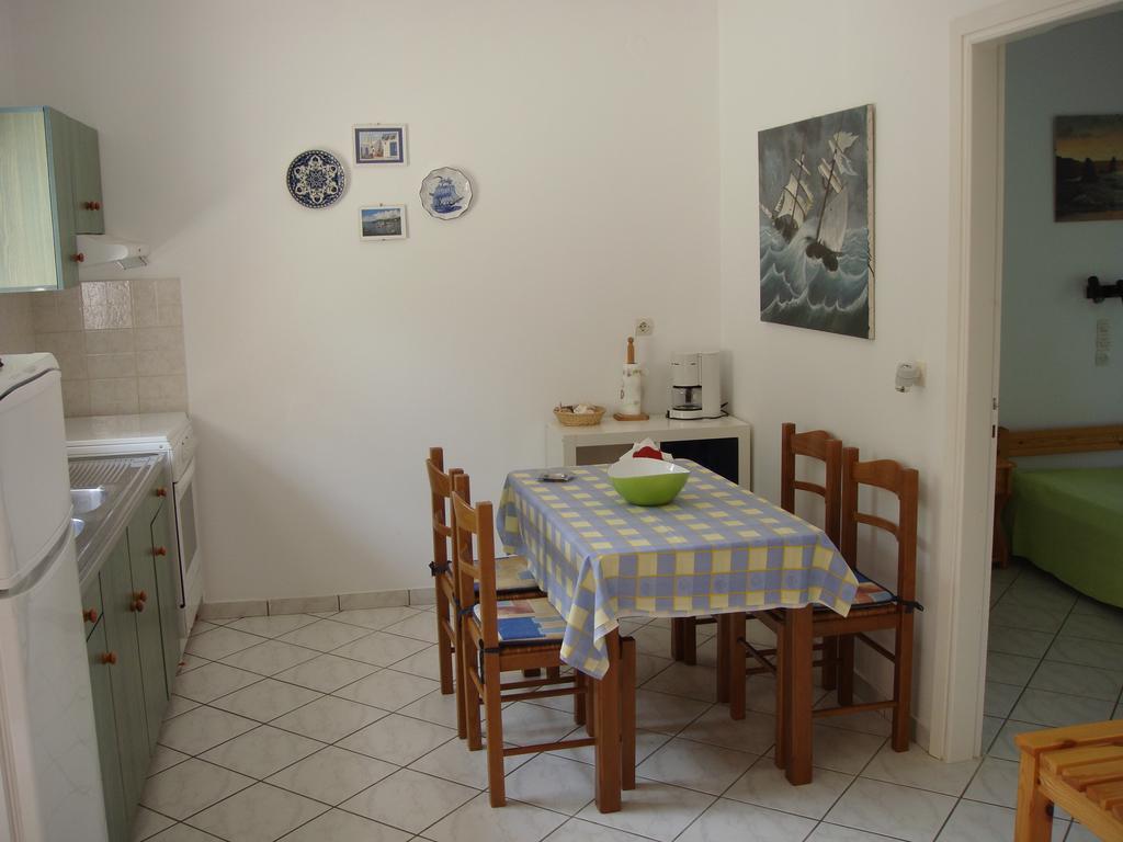Eleftheria Studios And Apartments Acharavi  Zimmer foto